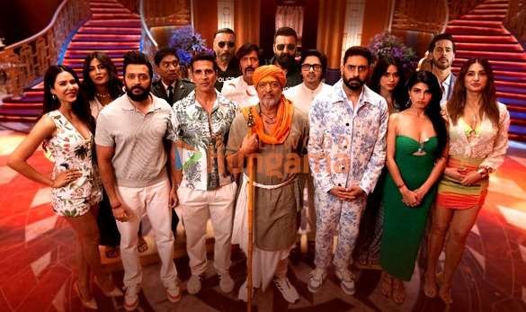 O Power Star de Bollywood se converte em uma comédia vulgar em “Housefull 5”