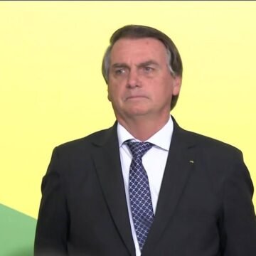 PL suspende funções e salário de Bolsonaro após sua prisão