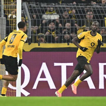 Guirassy brilha na vitória do Dortmund sobre o Villarreal e leva a equipe ao G8 da Liga dos Campeões