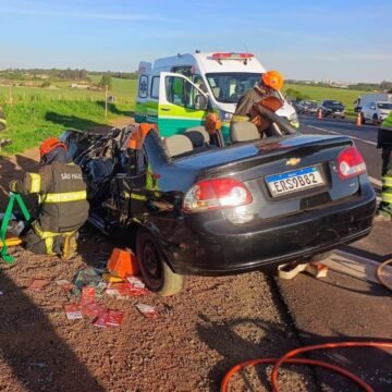 Motorista morre preso às ferragens em grave acidente no interior de SP