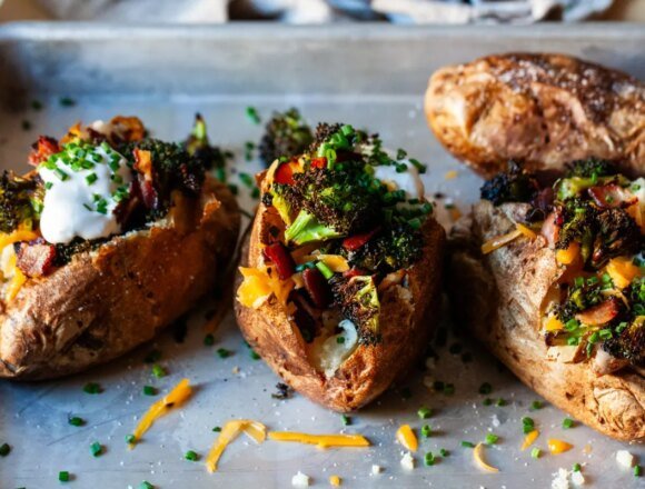 baked-potato-with-crispy-broccoli-9-scaled.jpg Batatas Assadas com Brócolis Crocantes e Bacon: uma Delícia da Smitten Kitchen