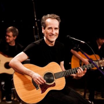 Kiko Zambianchi celebra ‘Em Dezembro de 81’ do Flamengo, mas faz homenagem ao pai botafoguense: ‘Deve estar se revirando’