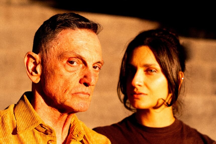 Paulo Miklos planeja álbum solo para 2026 e une forças com Papisa em duas faixas de tom melancólico.