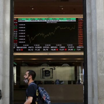 Bolsa atinge 164 mil pontos e registra terceiro recorde consecutivo
