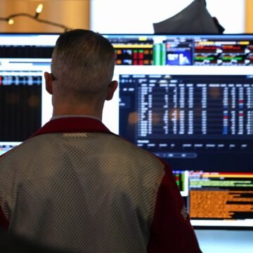 1765658197693dce557251f_1765658197_3x2_rt.jpg Wall Street Redefine Foco: Setores Tradicionais Ganham Espaço com a Saída da Tecnologia