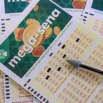Mega-Sena acumula e prêmio principal atinge R$ 12 milhões