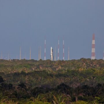 Retorno ao Espaço: Brasil adia novo voo comercial de foguete pela terceira vez; descubra os motivos!