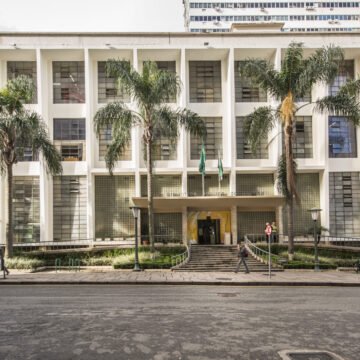 Como a Tecnologia Transformou um Século de Memórias em Nosso Mundo Digital