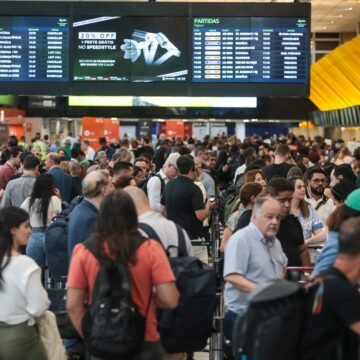 Tempestade nos Céus: Entenda Seus Direitos em Caso de Atrasos e Cancelamentos de Voo