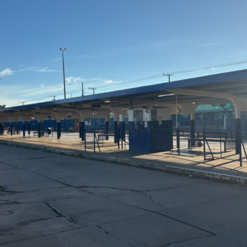 Campo Grande enfrenta crise no transporte: motoristas em greve já no terceiro dia e Justiça impõe severa multa diária