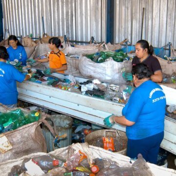 Desafio dos Catadores: Como Plásticos não Recicláveis Complicam a Situação no Rio