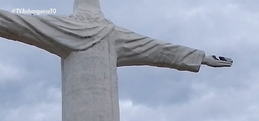 Raio atinge Cristo Redentor no Tocantins e causa tragédia inusitada com urubu; assista ao vídeo
