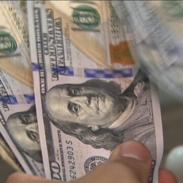 Mercado em Alertar: Dólar Sobe em Meio a Expectativas de Dados Econômicos e Diretrizes do Fed