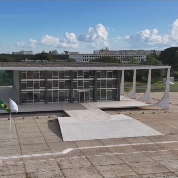 Reajuste Salarial: Lula Aprova Aumento de 8% para Servidores do Judiciário em 2026, Mas Limita Futuras Elevações