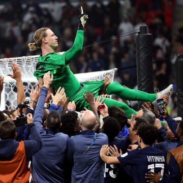 Estrela do PSG Enfrenta Desafio Após Fratura na Mão em Jogo Contra o Flamengo