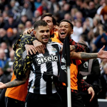 Bruno Guimarães brilha com gol olímpico e lidera vitória do Newcastle contra o Burnley