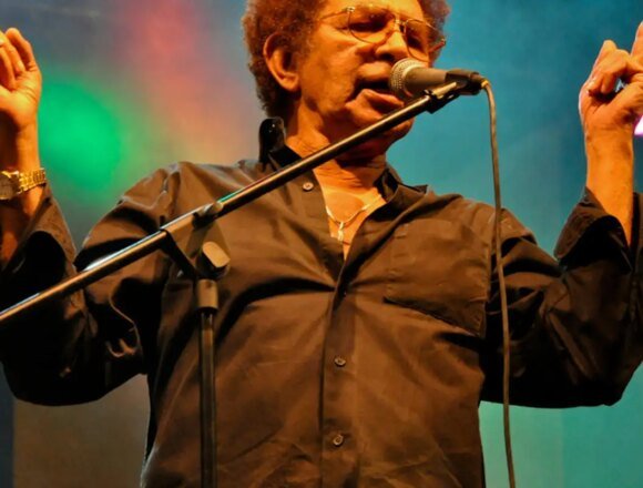 reginaldo-rossi-na-praca-castro-alves.jpg Brega em Foco: Descubra os Encantos e as Histórias por Trás do Gênero Musical