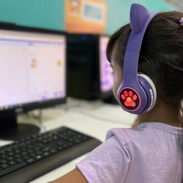 Empoderamento Digital: Meninas de Manaus Têm a Chance de Aprender Programação e Criação de Games