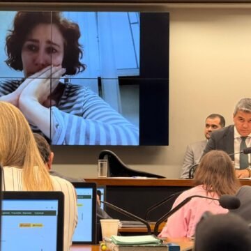 CCJ da Câmara deve deliberar sobre cassação de Carla Zambelli nesta terça-feira.