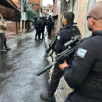 Operação em Salvador resulta na prisão de casal ligado a facção carioca