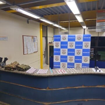 Operação Policial em Barra Mansa: Descobertas Importantes de Armas e Drogas